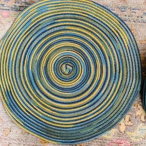 7- Round placemats (indoor outdoor)